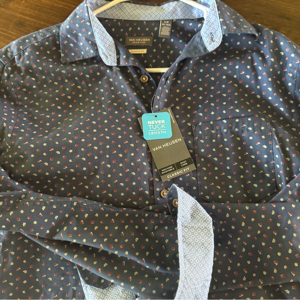 Van Heusen Navy long sleeve small NWT , never tuck , 14 - 14 1/2